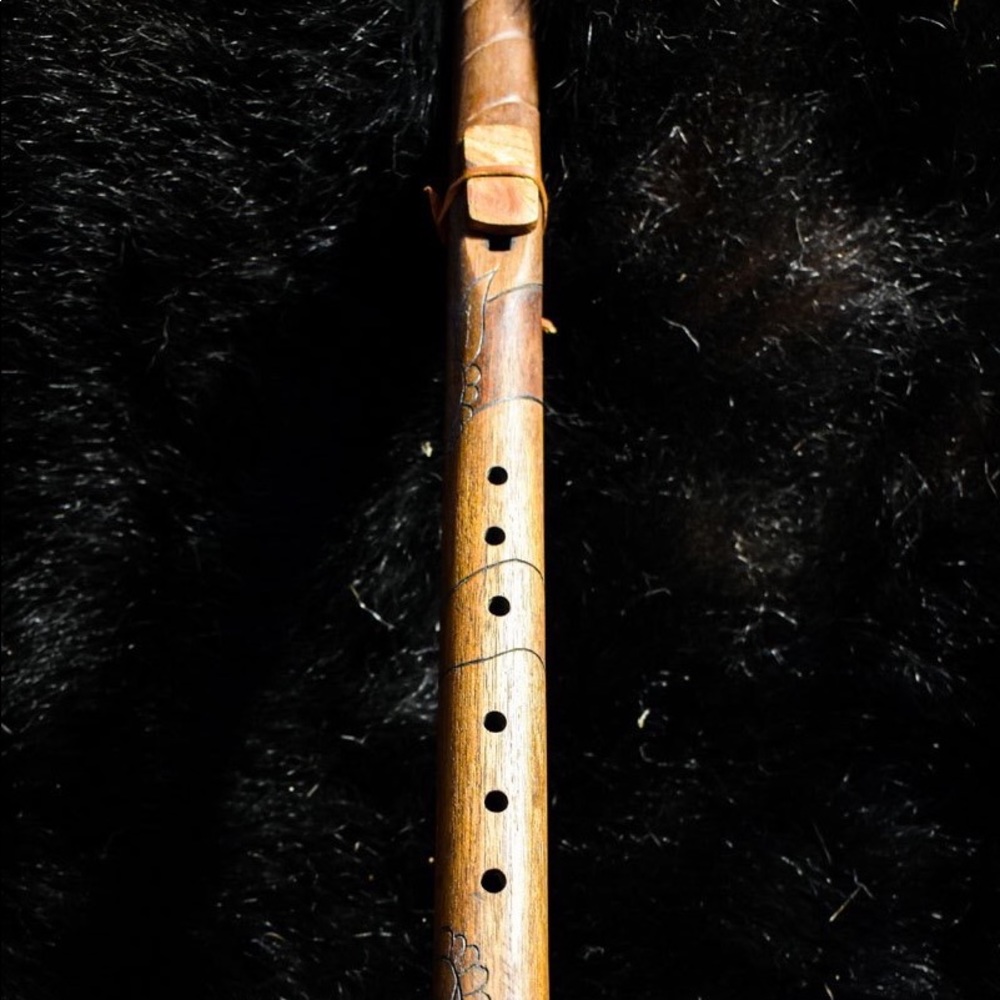 Handmade Native Flute - Picture 2 of 3